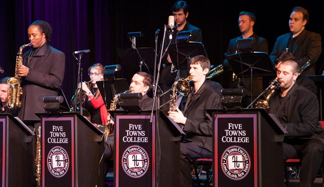 Commercial music degree performers play at FTC.